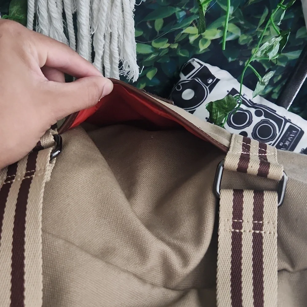 Sloan Gym Bag in Desert Canvas by Baekgaard